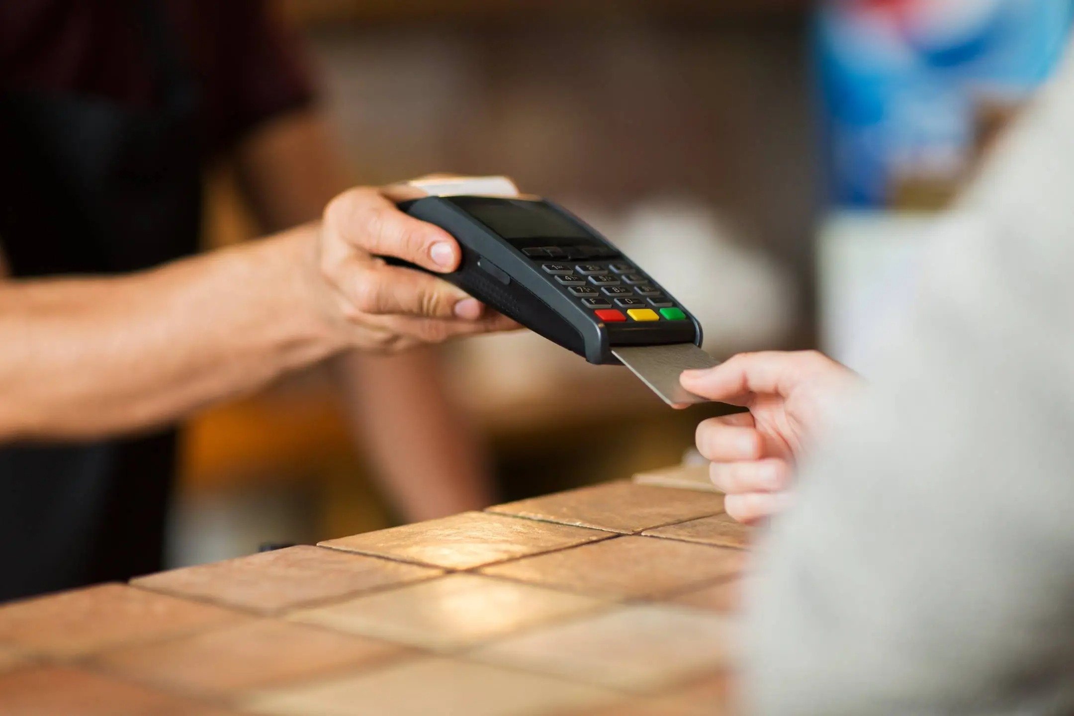 Việc lựa chọn POS online hay POS offline cần dựa vào nhu cầu thực tế của từng mô hình kinh doanh